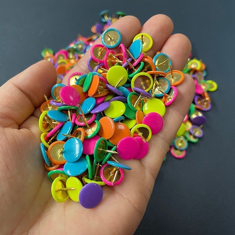 Head Pin Assorted - 180個の丸頭プッシュピン、鋭利なスチールピンチップ、オフィス掲示板、地図位置標識、ランダムカラーアソートメント